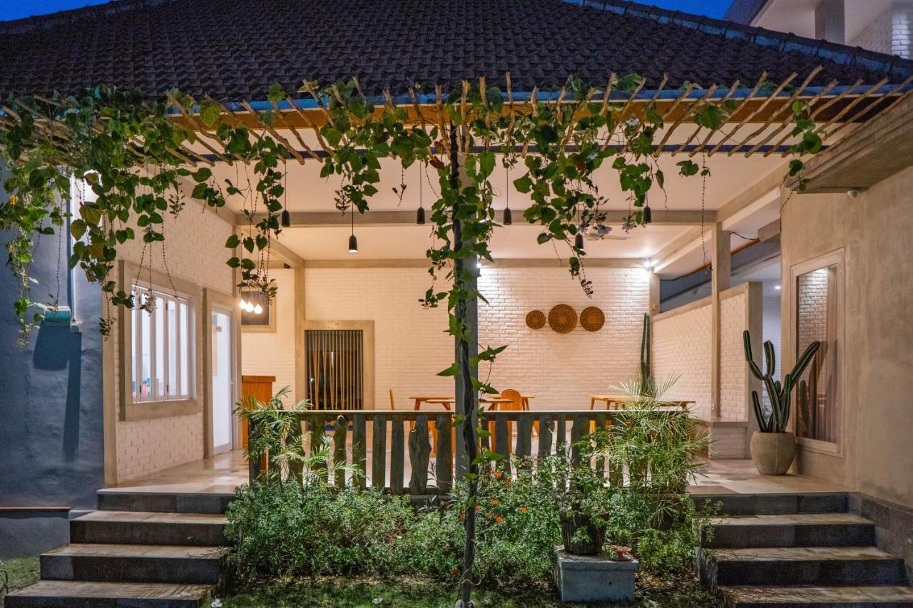 Berawa Dini Guesthouse Canggu  Ngoại thất bức ảnh
