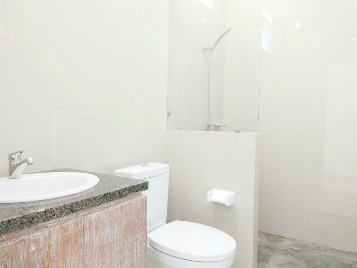 Berawa Dini Guesthouse Canggu  Ngoại thất bức ảnh